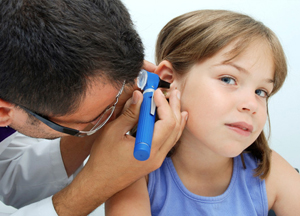 что делать если болит ухо у ребенка