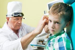 как лечить больное ухо у детей